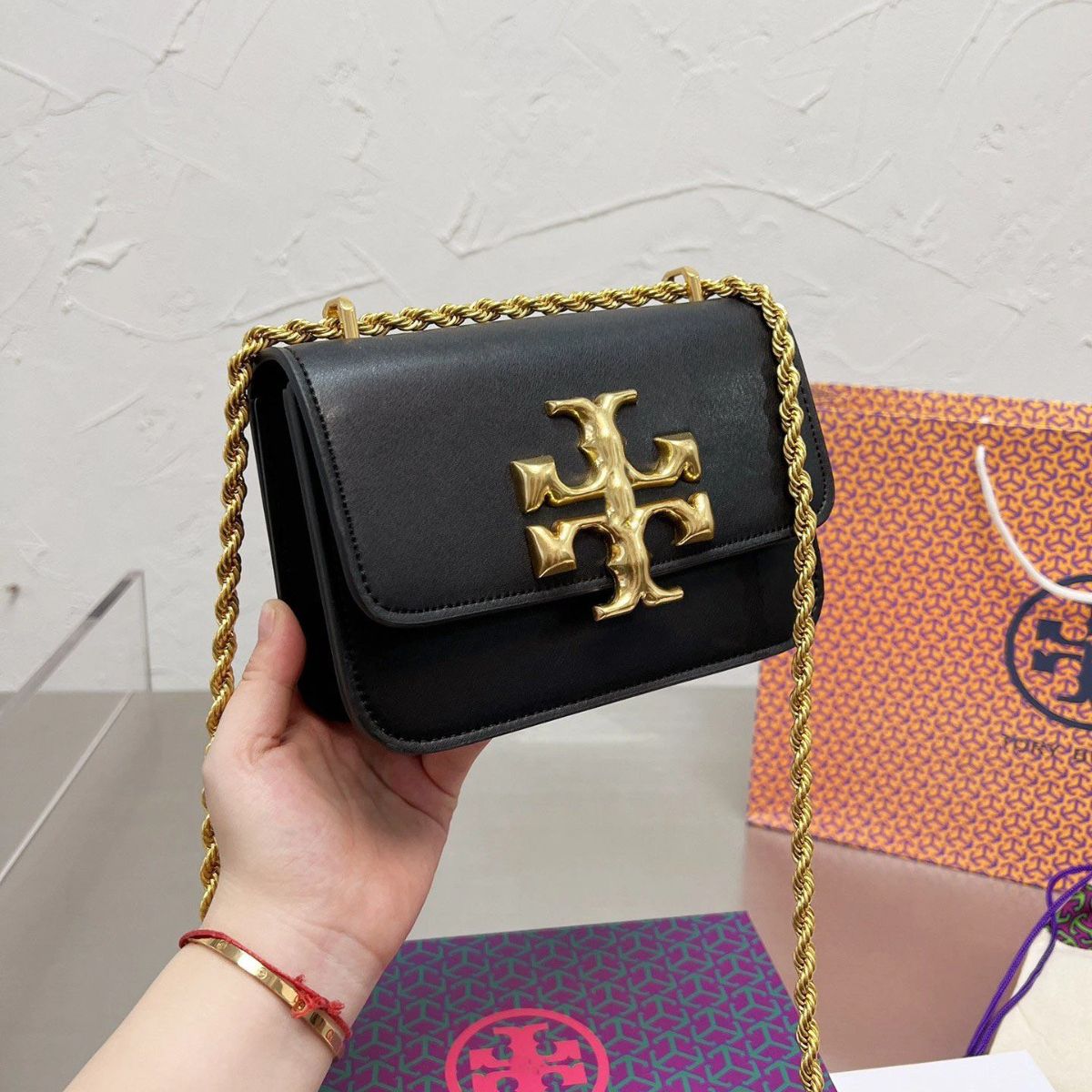 fedc3ed0-6e1f-4dce-9fe9-af102169b76c Tory Burch Eleanor Black Sling Bag (With Box)