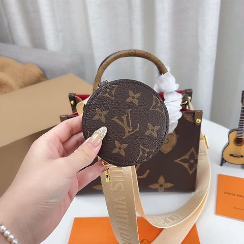 WhatsApp Image 2023-06-15 at 00.01.45 Louis Vuitton On The Go PM Handbag {with box}