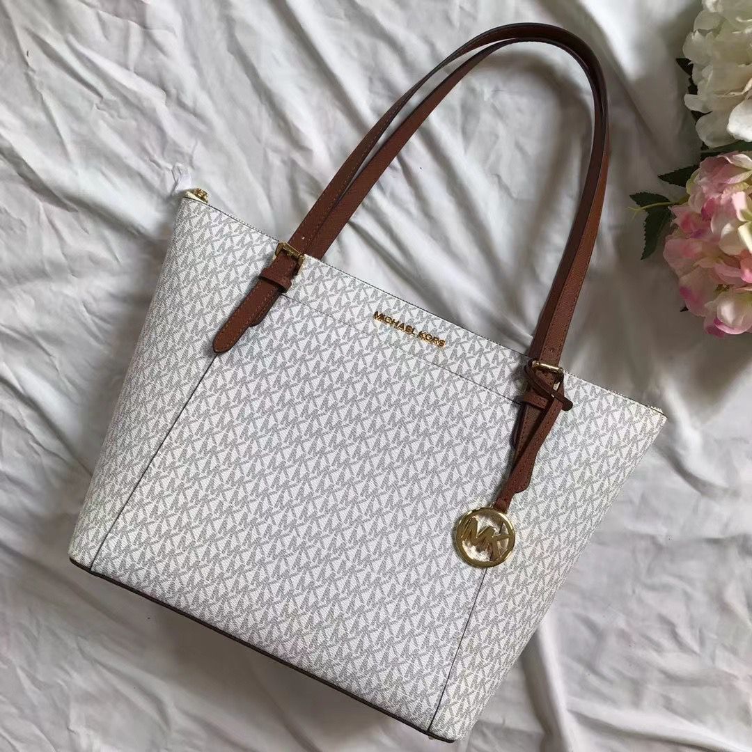 WhatsApp Image 2023-06-25 at 20.18.04 MICHAEL KORS VOYAGER WHITE TOTE BAG