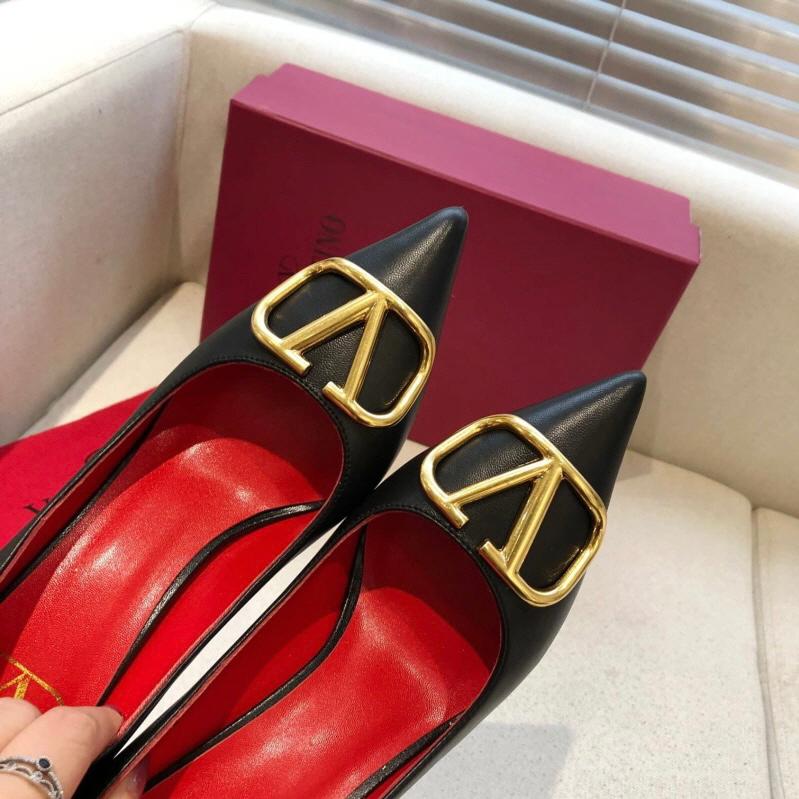 Valentino Garavani Vlogo Plaque Pointed Toe Pump