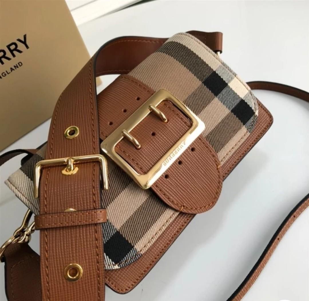WhatsApp Image 2023-10-04 at 14.14.00_8fc7df9d Burberry The Small Buckle Bag Brown (With box)