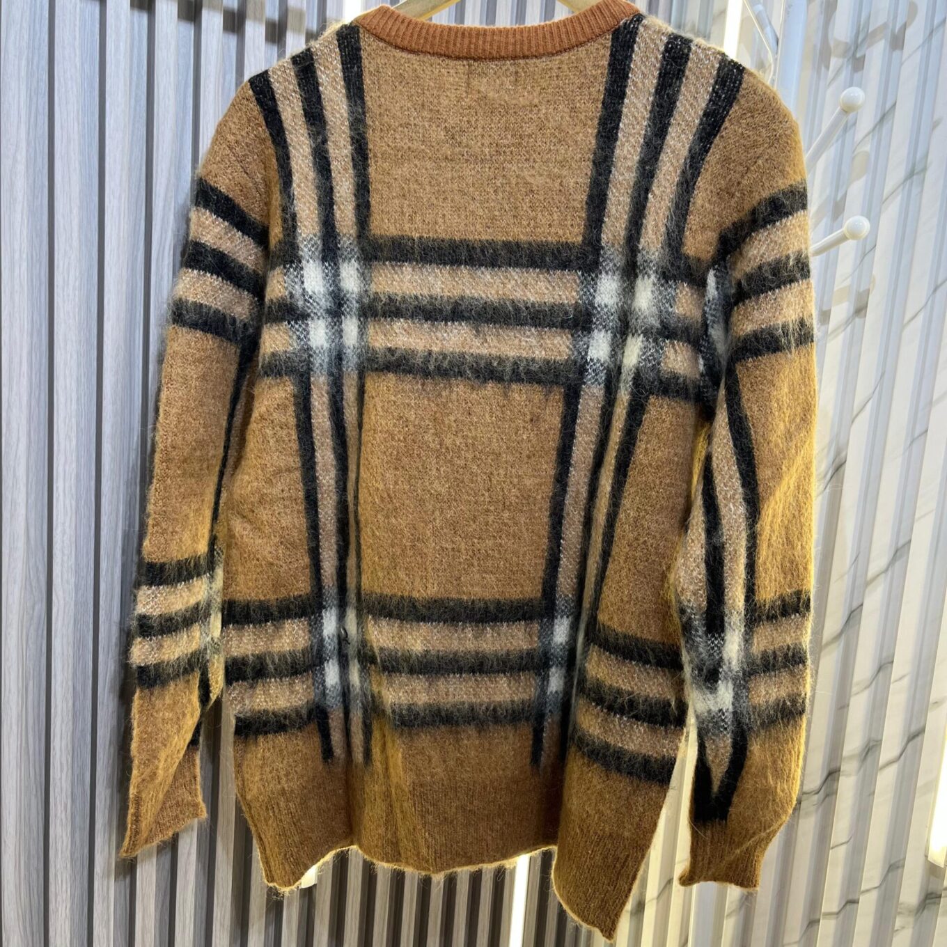 WhatsApp Image 2024-10-22 at 1.12.34 AM (1) Burberry Signature Men’s Sweater