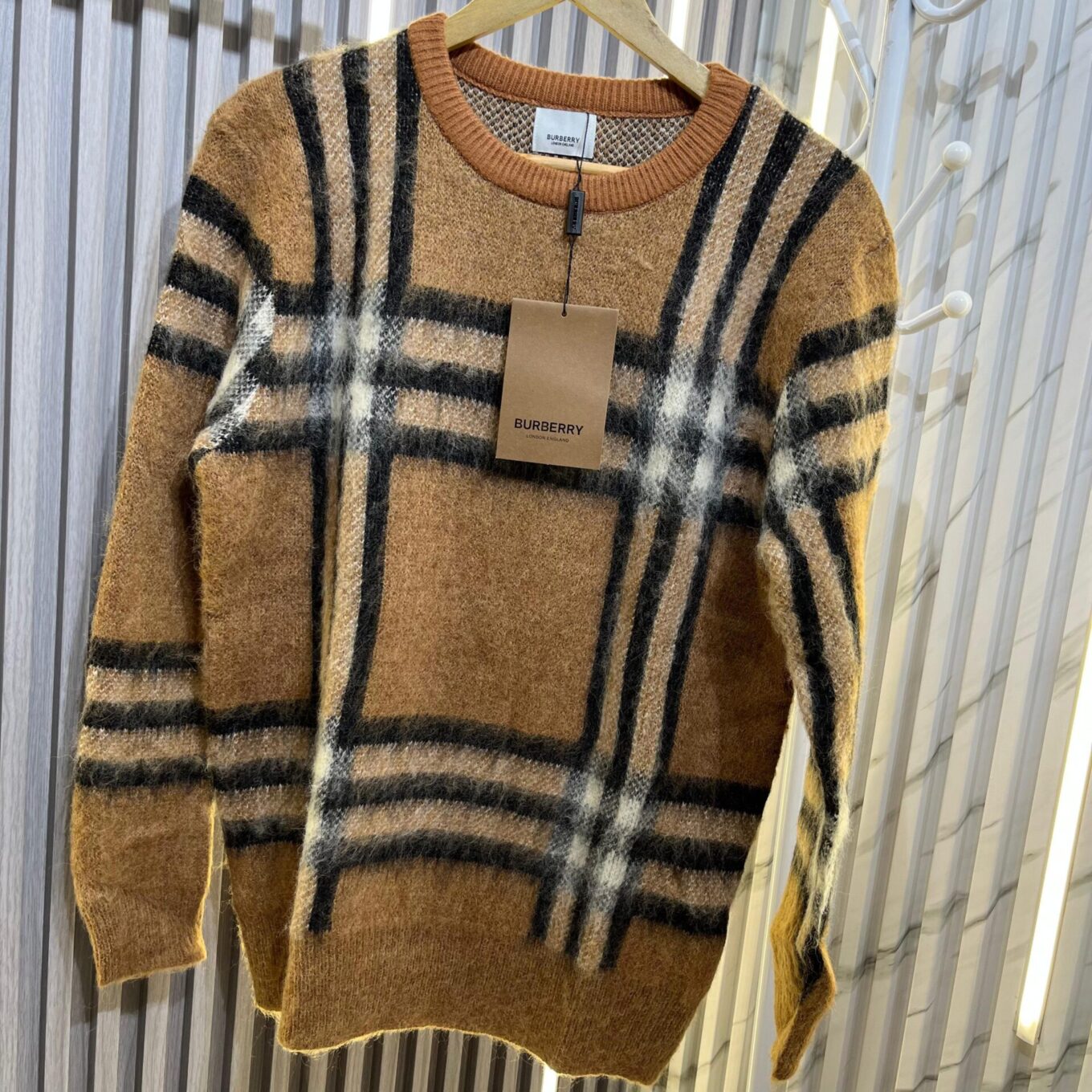 WhatsApp Image 2024-10-22 at 1.12.34 AM Burberry Signature Men’s Sweater
