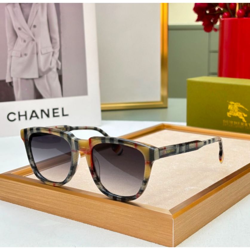 WhatsApp Image 2024-11-19 at 5.16.08 PM Burberry Signature Unisex Wayfarers Premium Sunglass