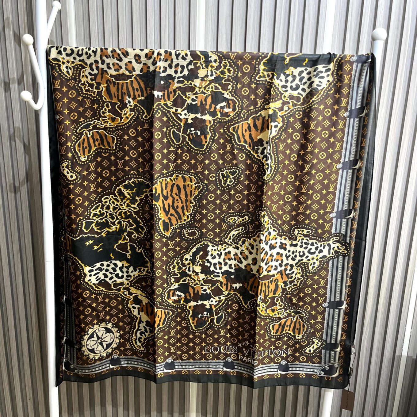 WhatsApp Image 2025-03-29 at 11.07.41 PM (1) Louis Vuitton Silk Stole