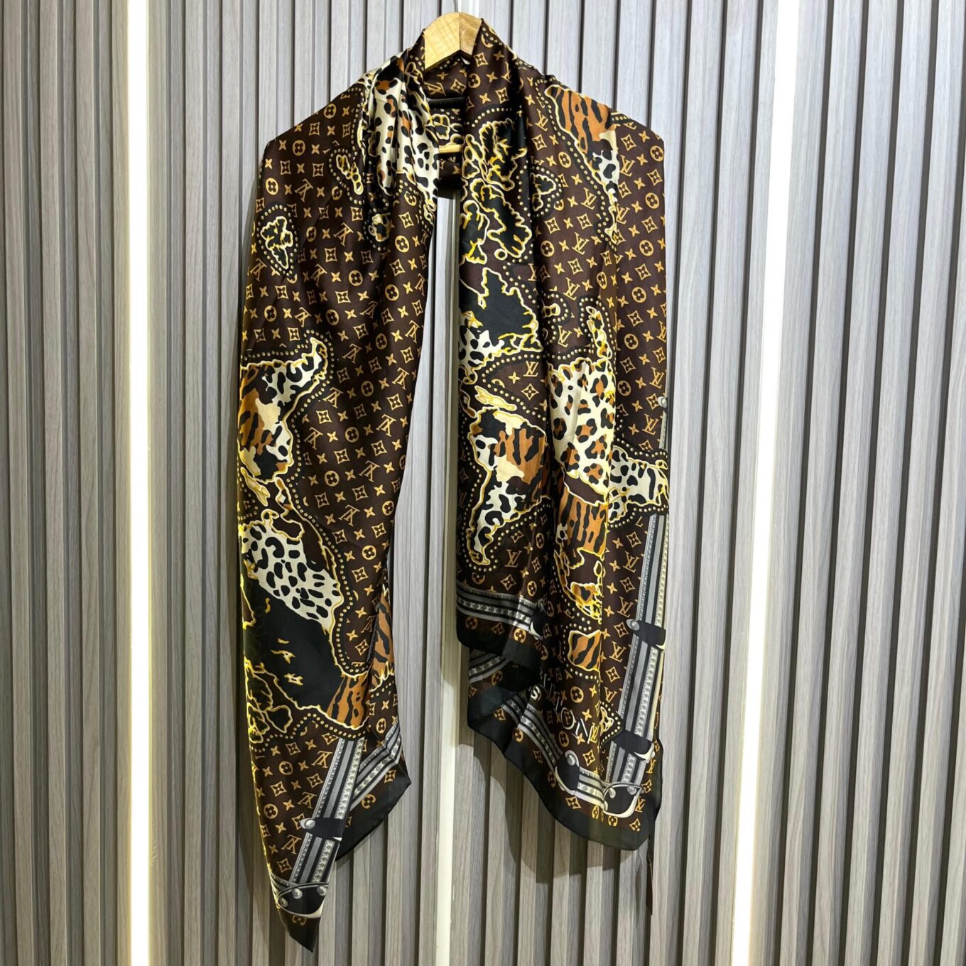 WhatsApp Image 2025-03-29 at 11.07.41 PM Louis Vuitton Silk Stole