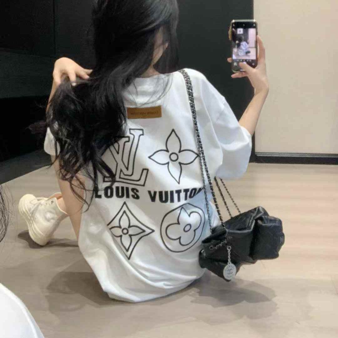 WhatsApp Image 2025-04-04 at 1.54.55 PM (2) Louis Vuitton White Monogram T-shirt