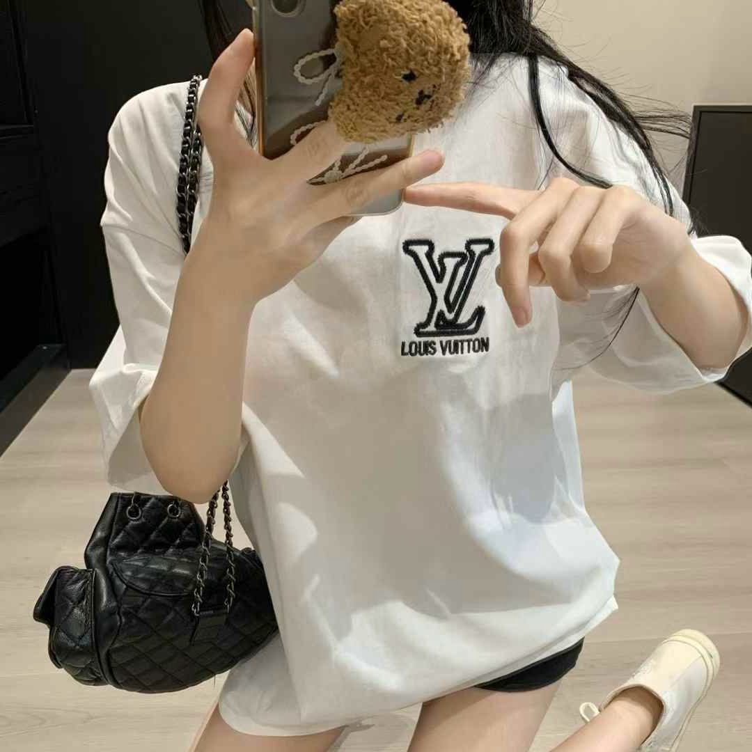 WhatsApp Image 2025-04-04 at 1.54.55 PM Louis Vuitton White Monogram T-shirt