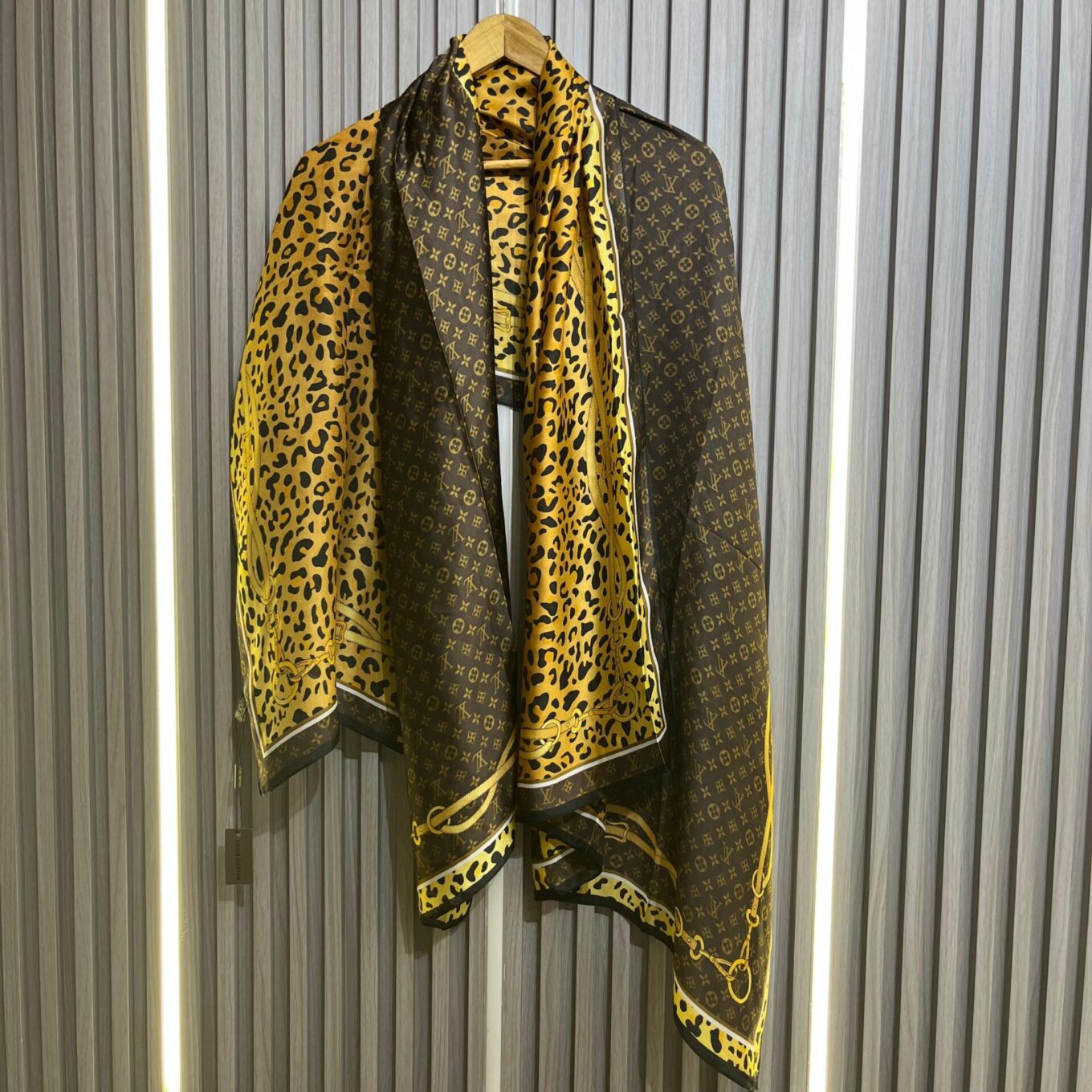WhatsApp Image 2025-05-16 at 1.09.46 AM (2) Louis Vuitton Silk Stole
