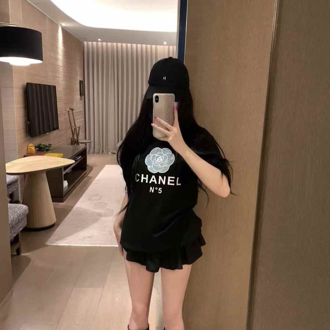WhatsApp Image 2025-06-17 at 12.01.27 PM Chanel Flower Black Oversized T-shirt For Women