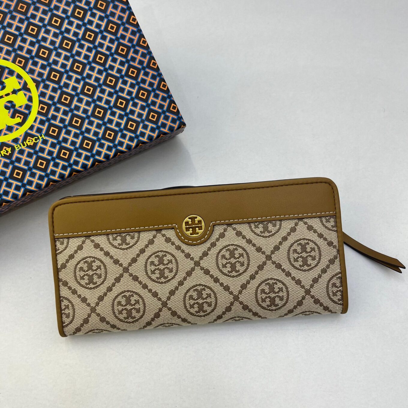 WhatsApp Image 2025-06-30 at 2.49.03 PM Tory Burch Jacquard Khaki Premium Wallet